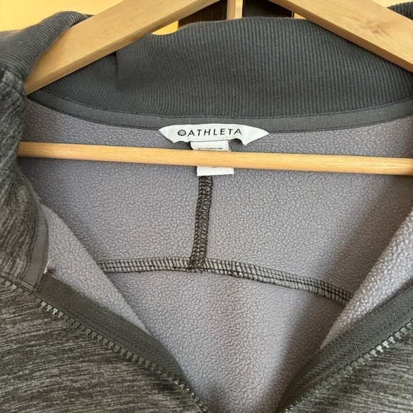 Athleta Altitude 1/2 zip sweatshirt. Gray. Women’s Medium - Picture 7 of 15